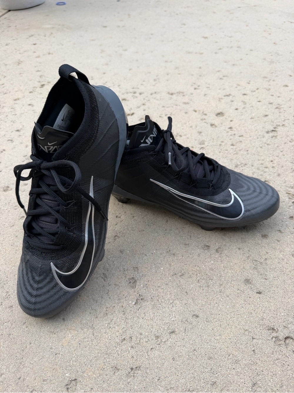 Nike Men’s Black Athletic Cleats with Silver Swoosh